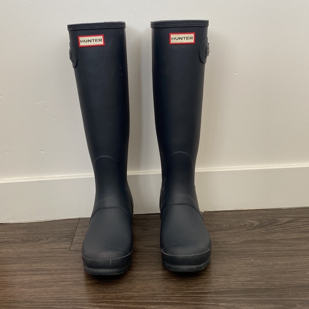 Hunter navy blue rain boots. Size 9